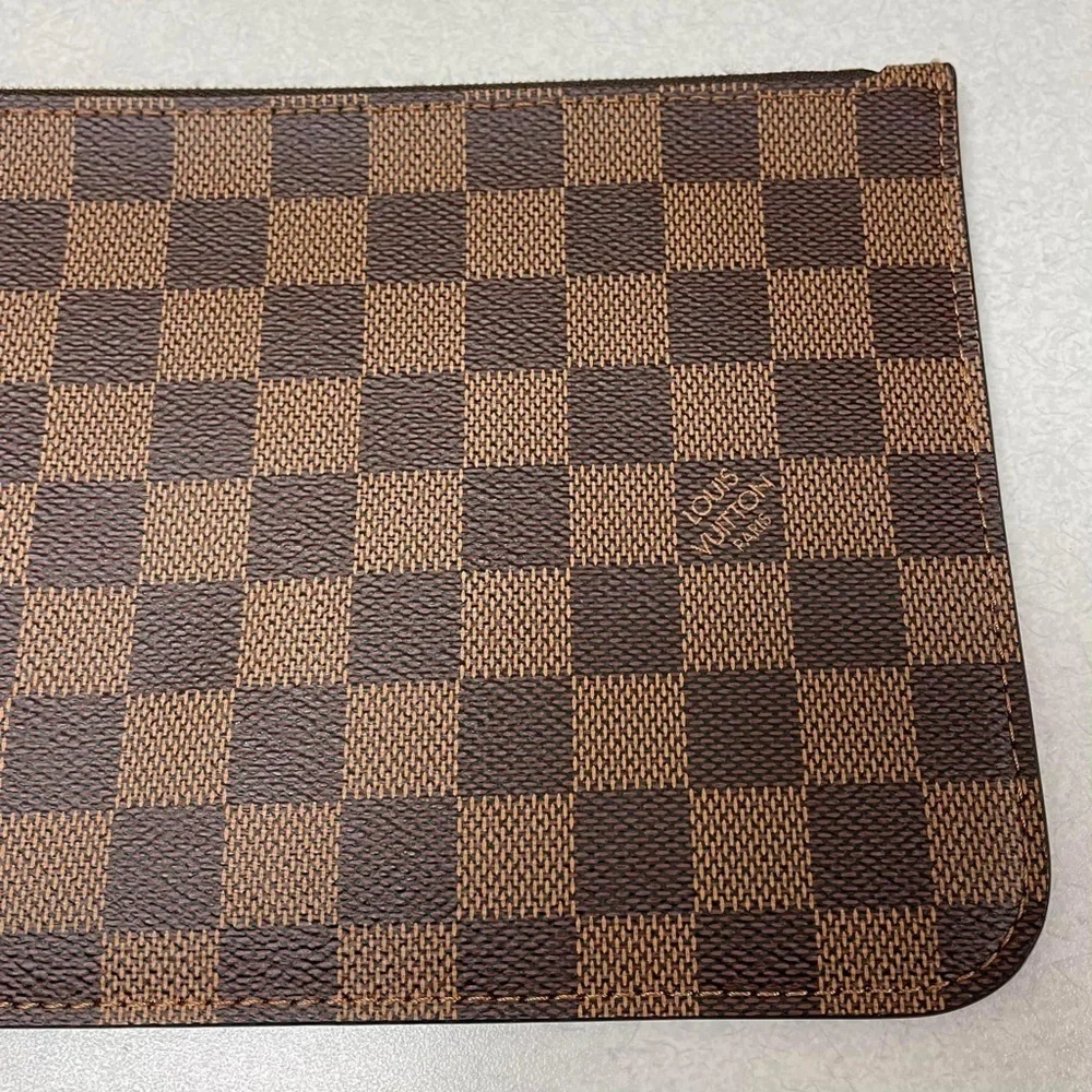 SOLD❌Authentic Neverfull DE MM/GM Pouch in Red Interior - Picture 5 of 16